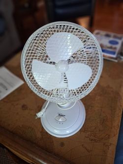 Breeze Small Desktop Fan White