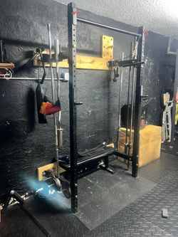 Foldable squat rack