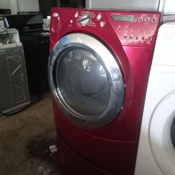 Sets of washers or dryers