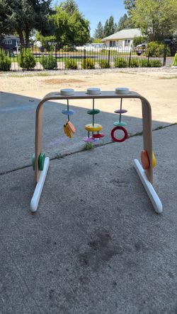Baby entertainment center