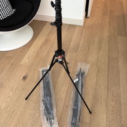 Matthews Professional Light Stands (3) – Film / Photo Studio Equipment