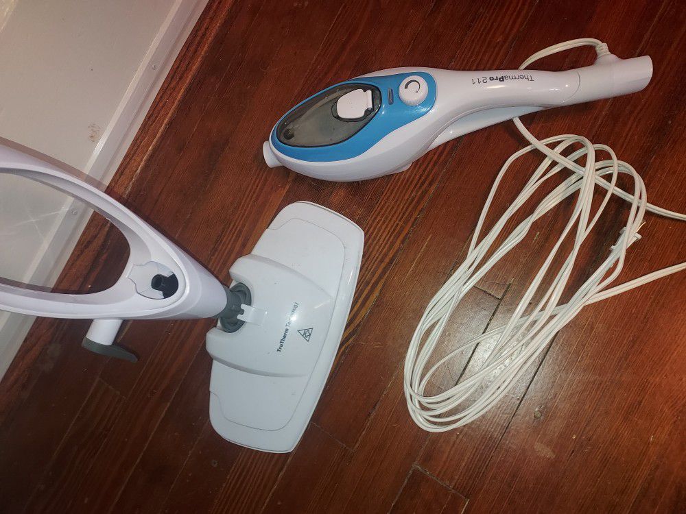 Steam Mop 3 In One By Sunbeam Like New Condition With Detachable Hand Steamer Plus Foldaway Handle For Easy Storage Pick Up In Forest Park, IL 60130