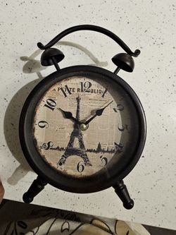 Vintage Style Working Clock