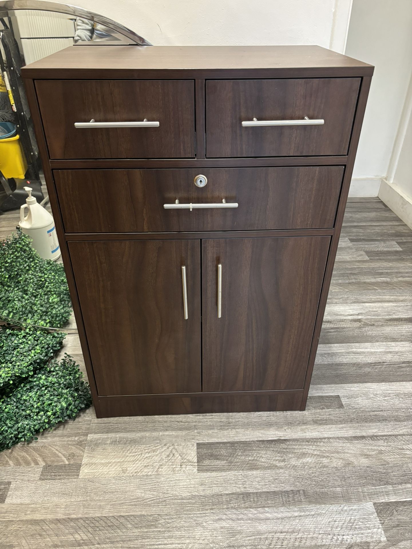 Salon Station/cabinet 