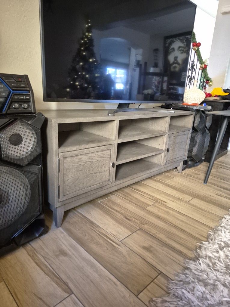 Beautiful TV Stand Really Heavy And Sturdy I Have On It A TV 75"