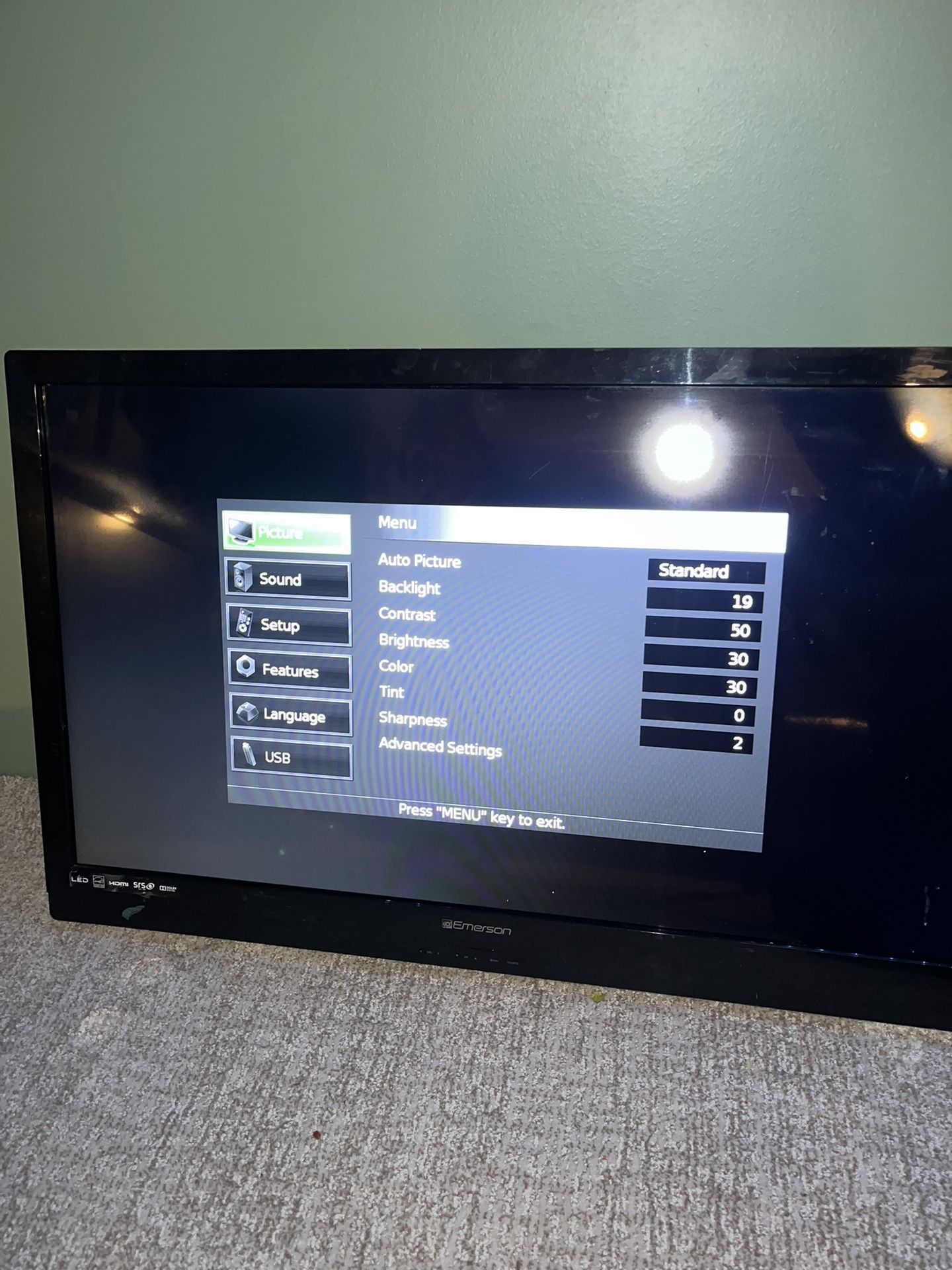 2 TVs Emerson 32 Inch Sharp 44 Inch