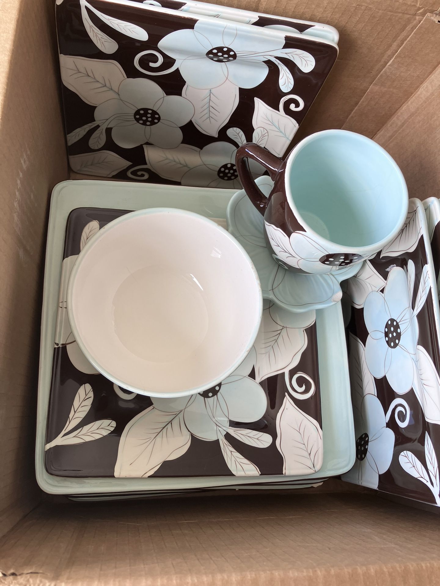 30 Piece Dinnerware Set Brand Laurie Gates