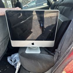 MAC - Desk top Computer - Like New - with original keyboard and mouse