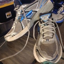 Brooks Mens Addiction GTS12 Size 10D