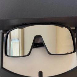 Oakley Sutro 