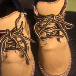 Little Boys Ankle Boots Tan. Size 9C 