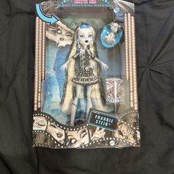Monster High 2022 Reel Drama Frankie Stein Doll