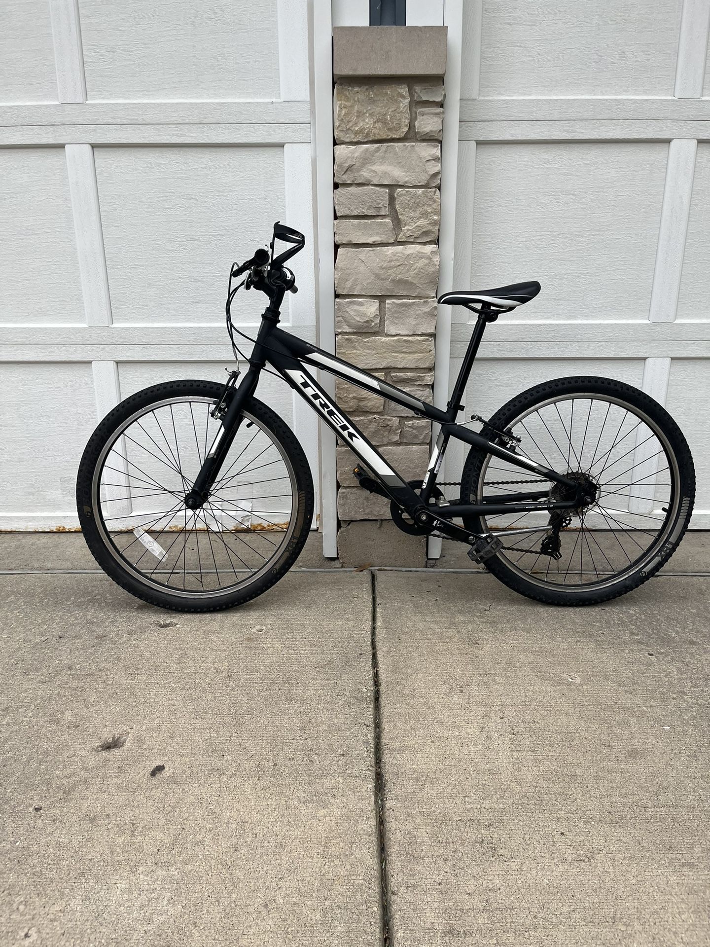 Trek MT200 24” bike