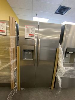 FRSS2623AS Frigidaire 25.6-cu