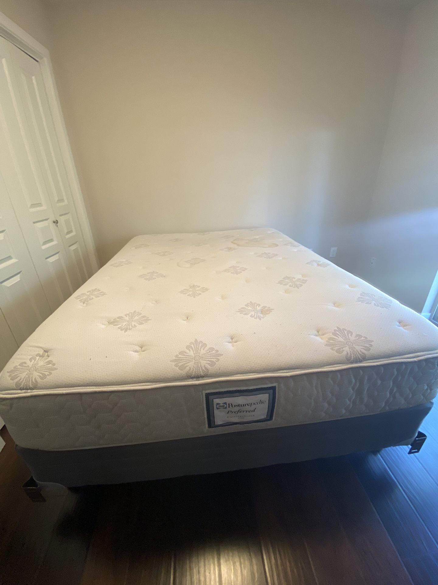 Sealy Posture Pedic Queen Mattress And Box Spring