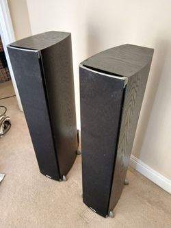 4 high quality polk speakers in excellent condition, includes subwoofer