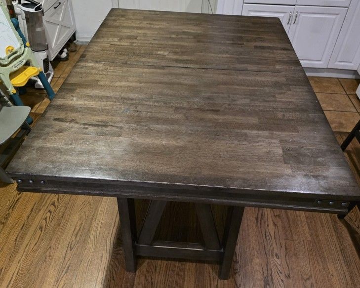 Kitchen / Dining Table