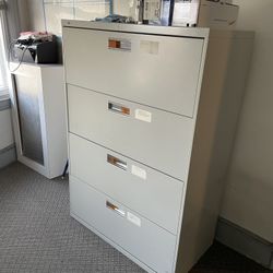 4 drawer filing cabinet great condition 