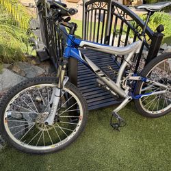 Giant Full Suspension 27 Speed Mountain Bike