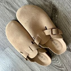 BRAND NEW Cozy stylish suede women’s clogs- size 10