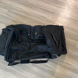 42 in Gothamite Duffle Bag with Wheels (XL Hockey Bag)