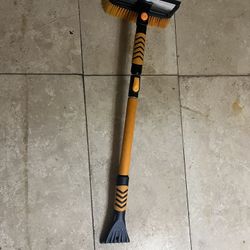 Snow brush and ice scraper 