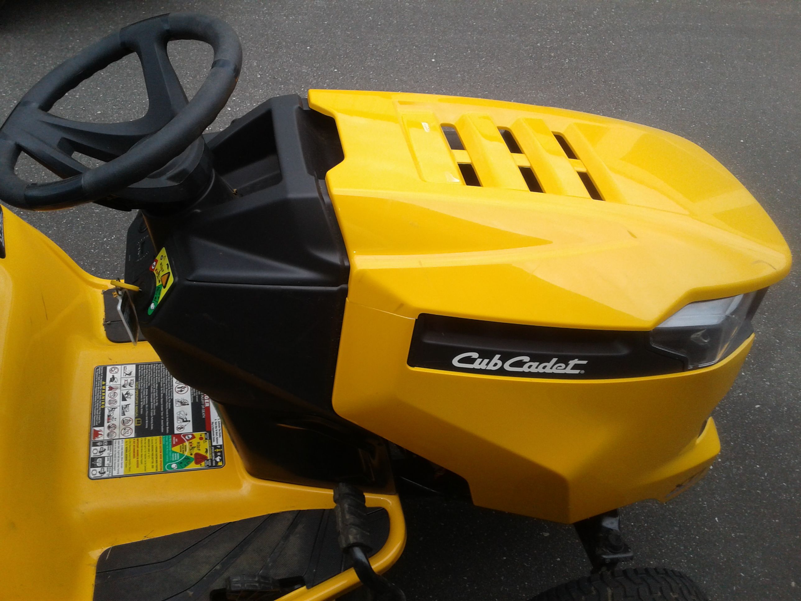 Cub Cadet 46" 22HP V-Twin Hydrostoatic Riding Mower XT1 Enduring Series LT 46 Only 33.2 Hours on motor Cash Only firm on price no low offers