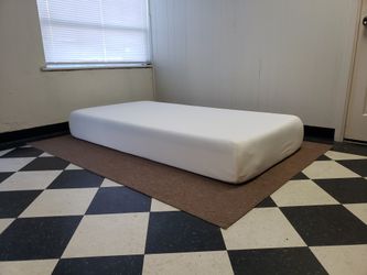 Twin size mattress - can DELIVER almost anywhere for $20 extra - gently used and in LIKE NEW condition 😍