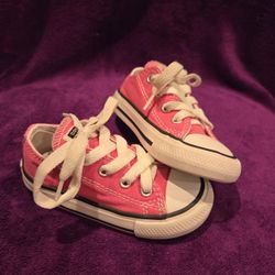 Girls Converse Shoes/Size 6c