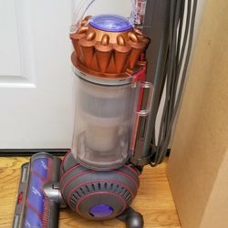 NEW cond DYSON ANIMAL BIG BALL  , AMAZING POWER SUCTION  , WORKS EXCELLENT  , IN THE BOX 