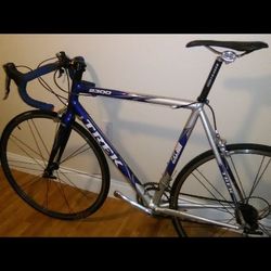 TREK ROAD BIKE. Made in Wisconsin USA. Large 58 cm. Heat Treated ZR9000 Frame. Ultegra. TRADES? Race Bicycle. 700c. Racing Bike. Hi End