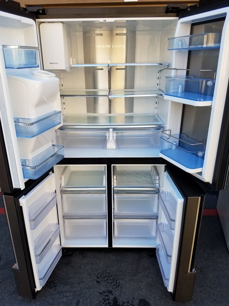 like new Samsung black stanless refrigerator