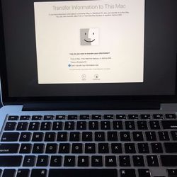 2015 Mackbook Pro! Very good Comdition. Like New! Everything works perfectly fine!