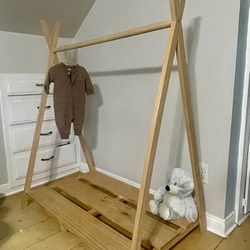 Kid/ Toddler Wood Clothing Rack 
