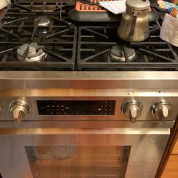 Dacor Convection Range And Oven