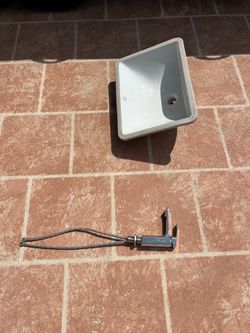 Bathroom sink and faucet new