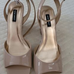 BNIB- women size 9 Nine West NEVR9 wedge sandal  light natural stylish, 