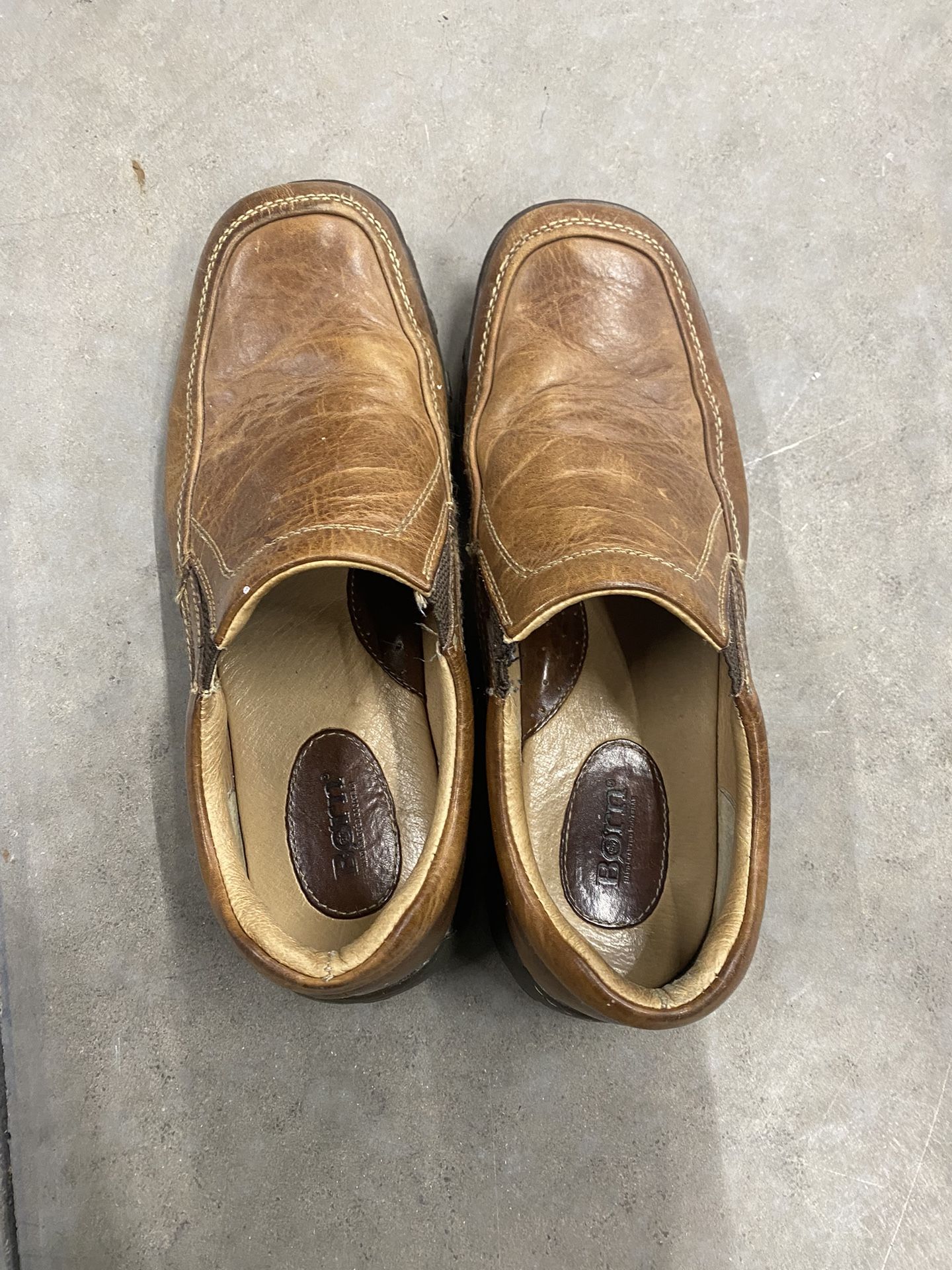 Men’s Slip On Shoes. Size 10.