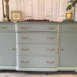 Solid Wood, vintage Hepplewhite Buffet