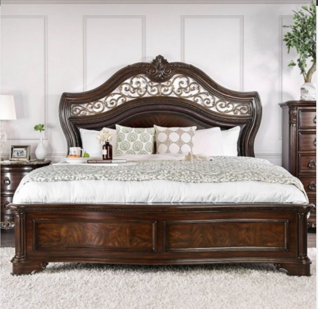4pc Queen Bedroom Set - Bed Dresser Mirror Nightstand