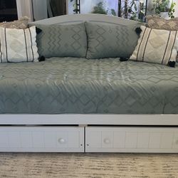 Daybed with Drawers