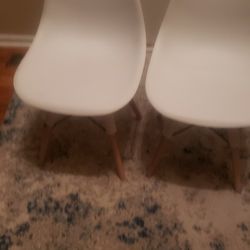Azzo White Plastic Chairs (2)