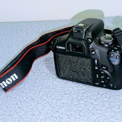 Canon T7