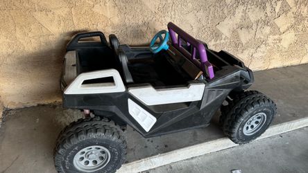 Modified 4 x 4 kids electric car