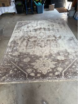 8’x10’ gorgeous area rug