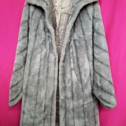 FURRY WOMEN'S COAT SIZE XL ( SEE ALL PICS FOR CONDITION PLEASE)