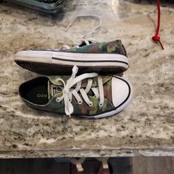 Converse Camo Boys Shoes Size 1