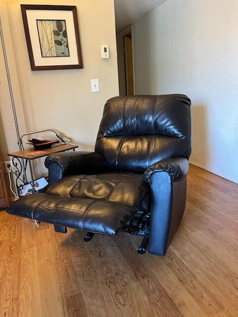Recliner Chair in Great Condition 