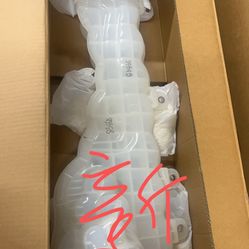 Title:   Coolant Tank for Freightliner Cascadia (2018-2023)    