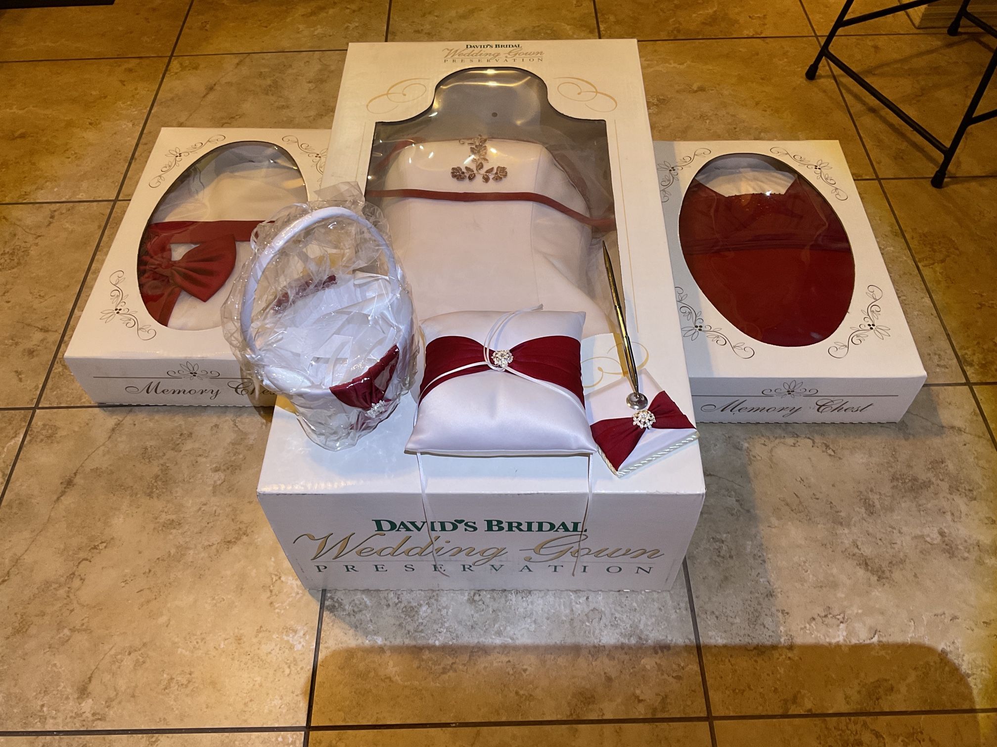 David's Bridal Wedding Dress & accessories. size 14W.